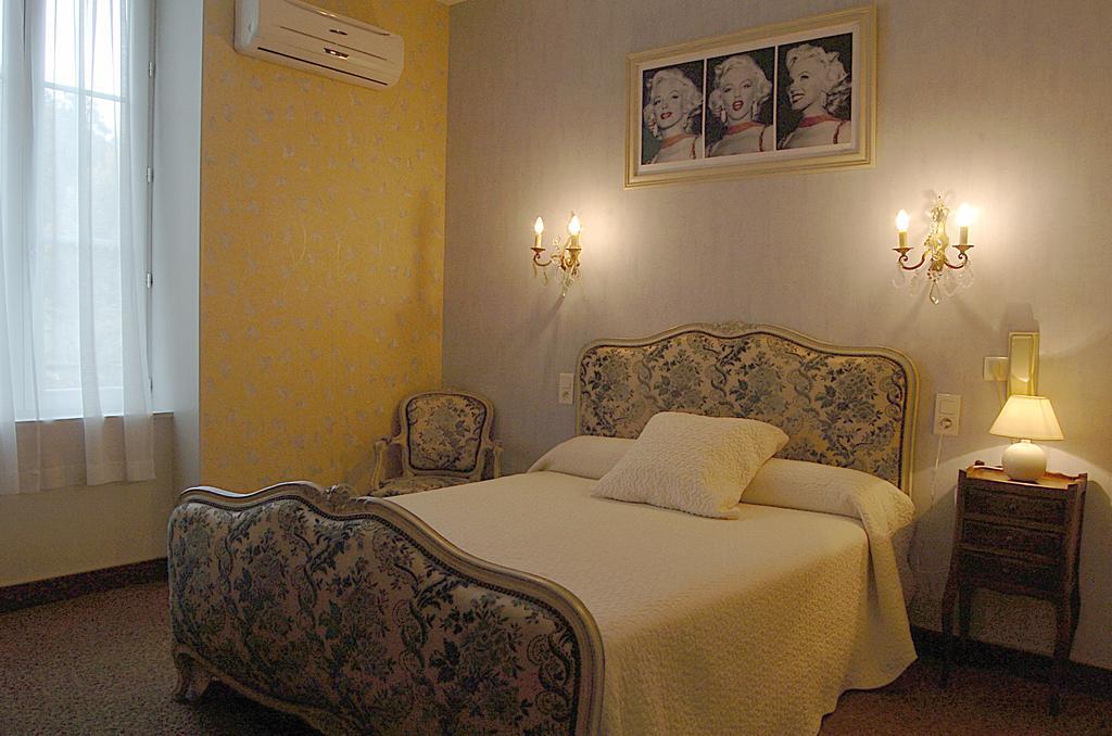Hotel Du Lion D'Or Entraygues-sur-Truyère Szoba fotó